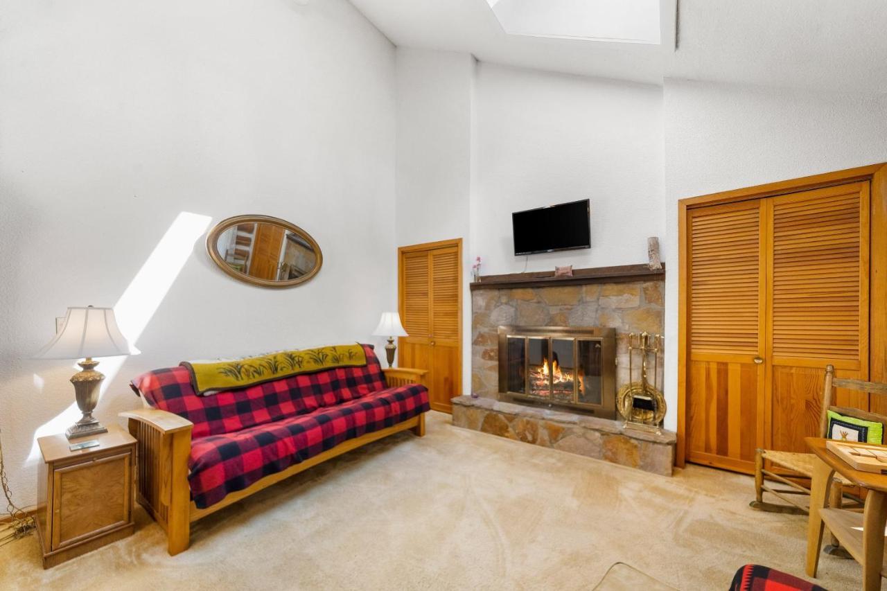 Cozy Condo By Tripp Lake Warrensburg 外观 照片
