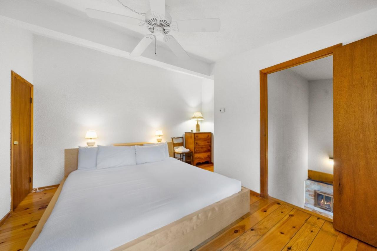 Cozy Condo By Tripp Lake Warrensburg 外观 照片